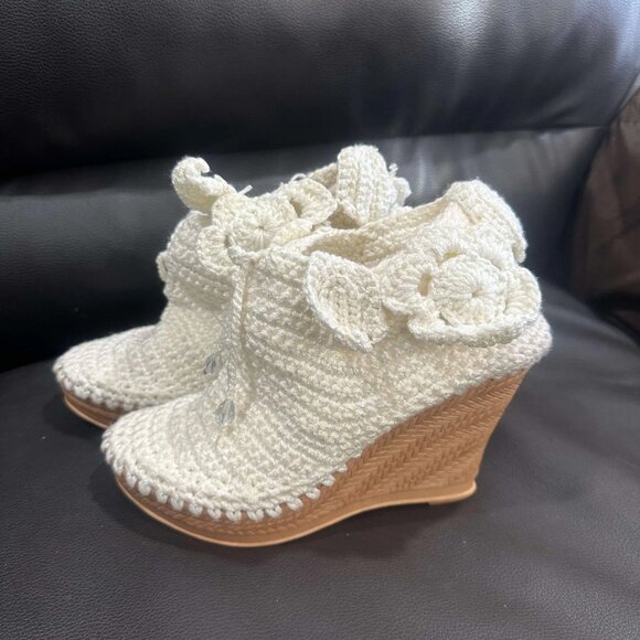 Shoes - Crocheted Women's Wedges Pumps Size 6